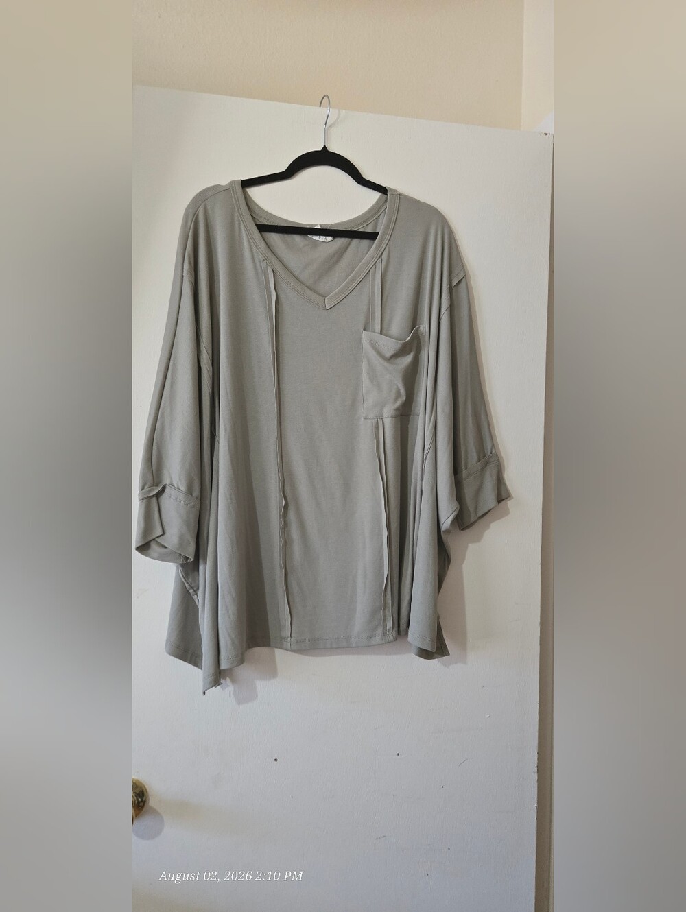 ANDREE BY UNIT Relaxed V-Neck Over Sized Tunic in Sage